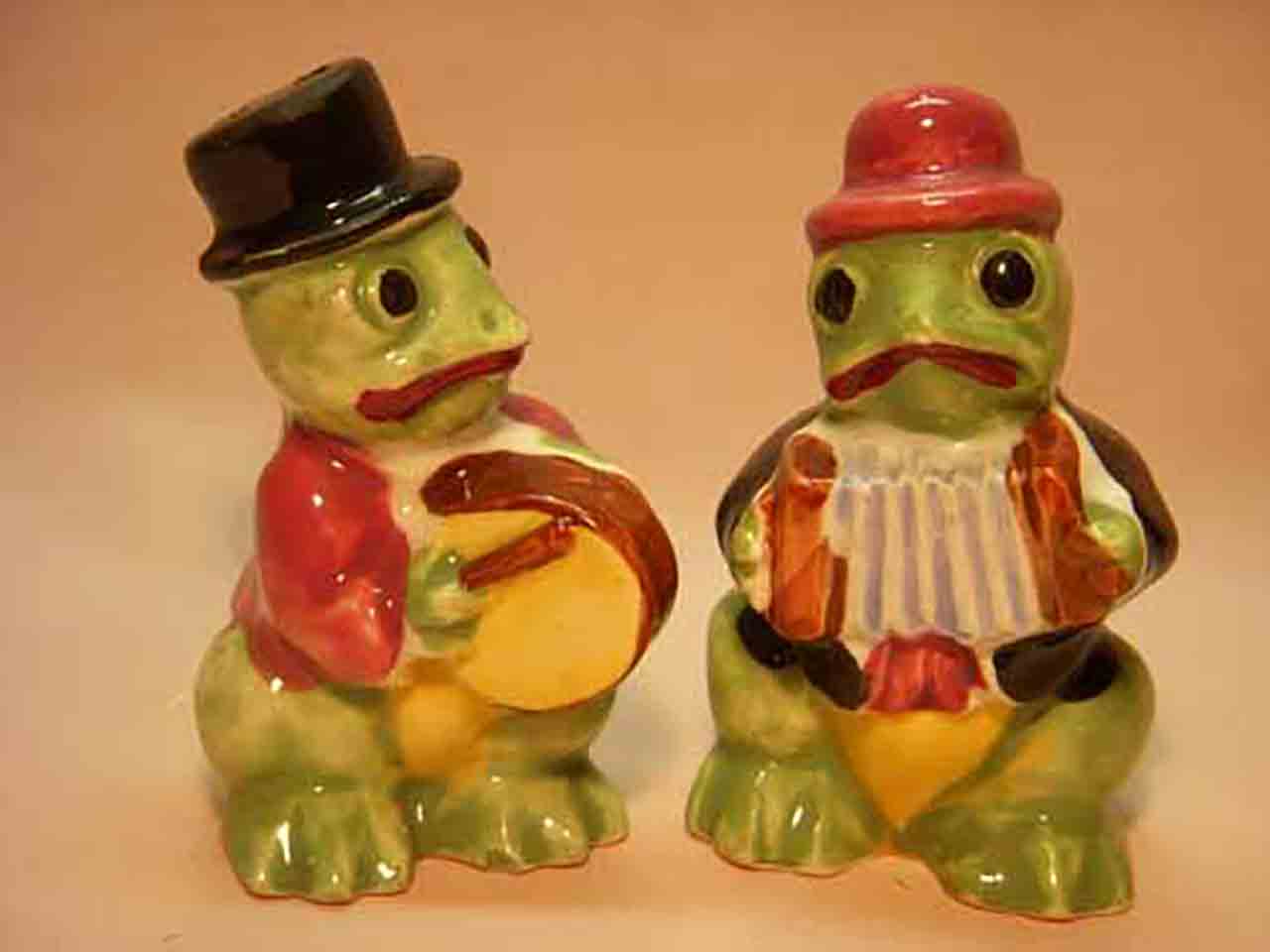 Japan frog band salt and pepper shakers series