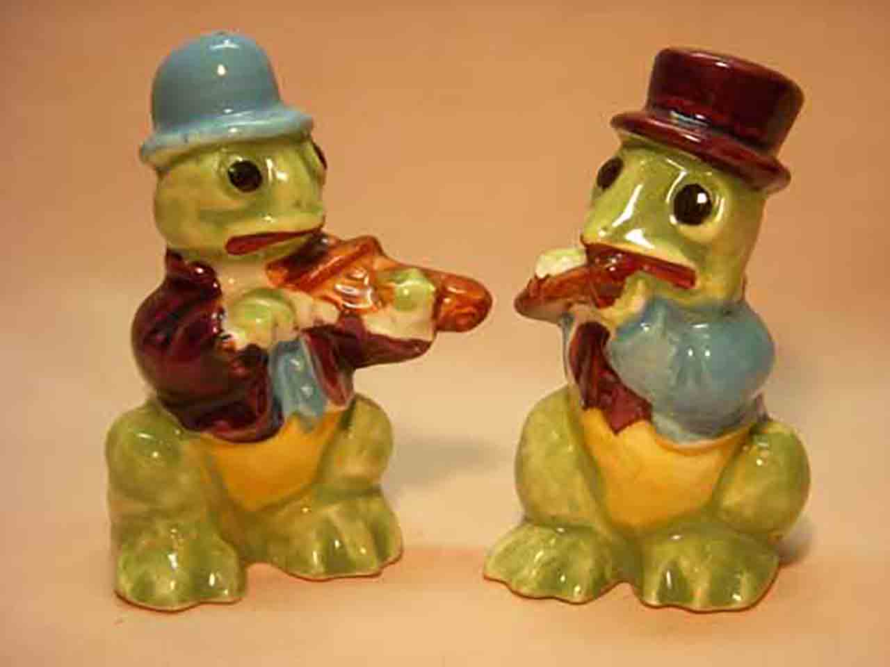 Japan frog band salt and pepper shakers series