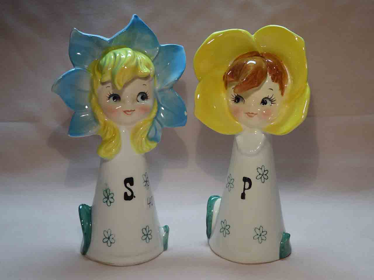 Watch Me Grow - Series - Anthropomorphic flowers salt and pepper shakers